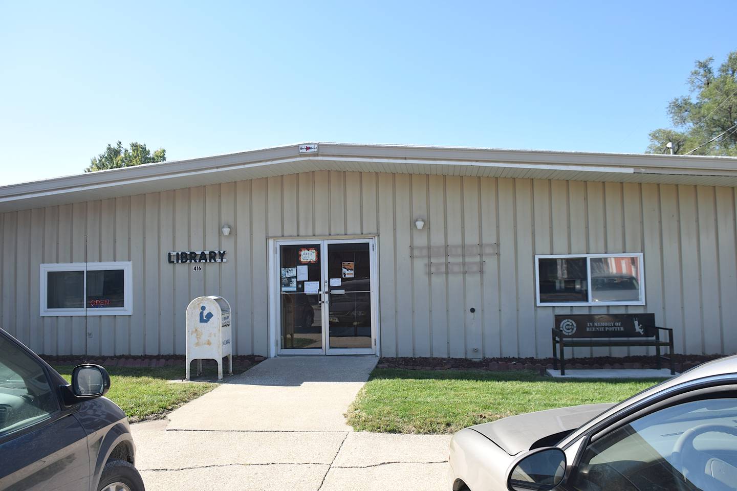 The Murray Public Library is located at 416 Maple Street.