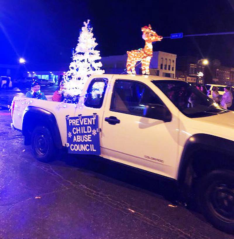 Lighted Parade highlights OsceolaSentinel Tribune