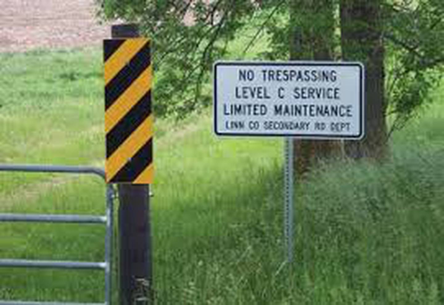 An example of a Level C road sign.