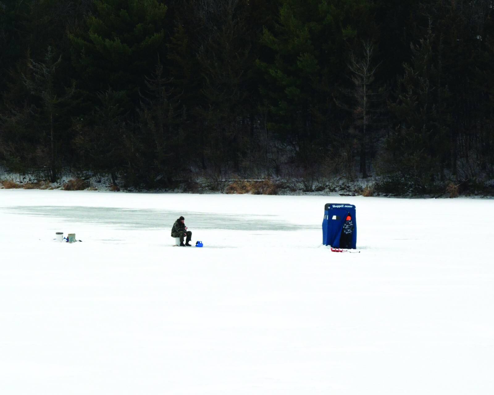 Ice Fishers OsceolaSentinel Tribune