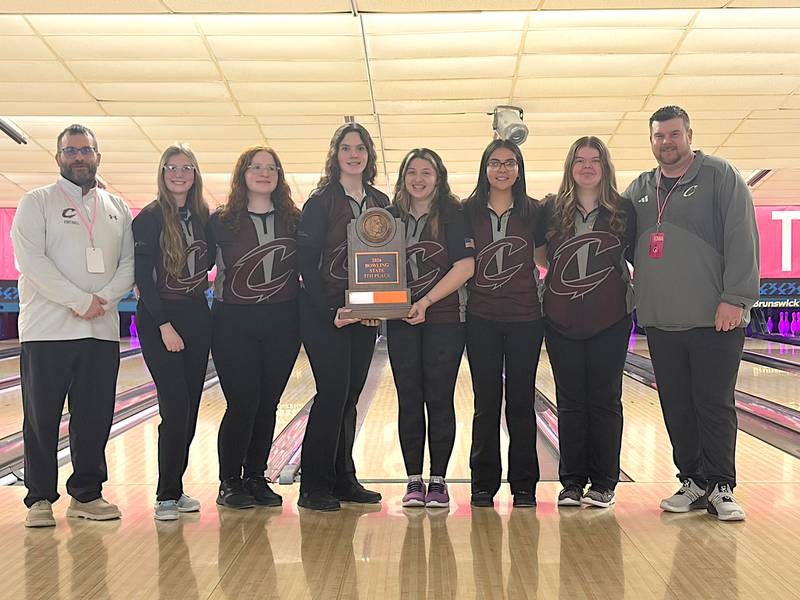 Pictured l-r: head coach Craig Wisniewski, Libby Winter, Kaitlyn Glenn, Emily Glenn, Haylee Tipton, Abbi Nash, Essa Jones-Clark and coach Jeff Giza.