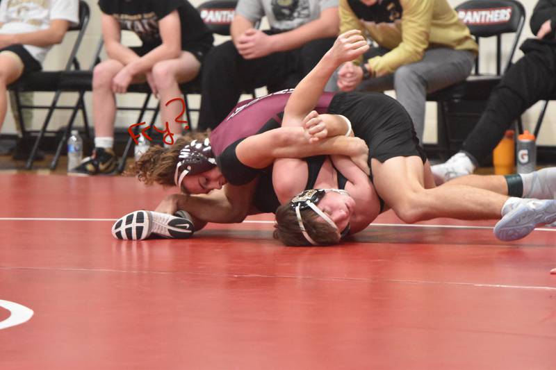 Clarke's Urijah Fry pins Glenwood's Trey Williamson in 0:46.
